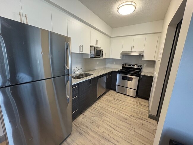 Photo - 258B-258B Sunview St