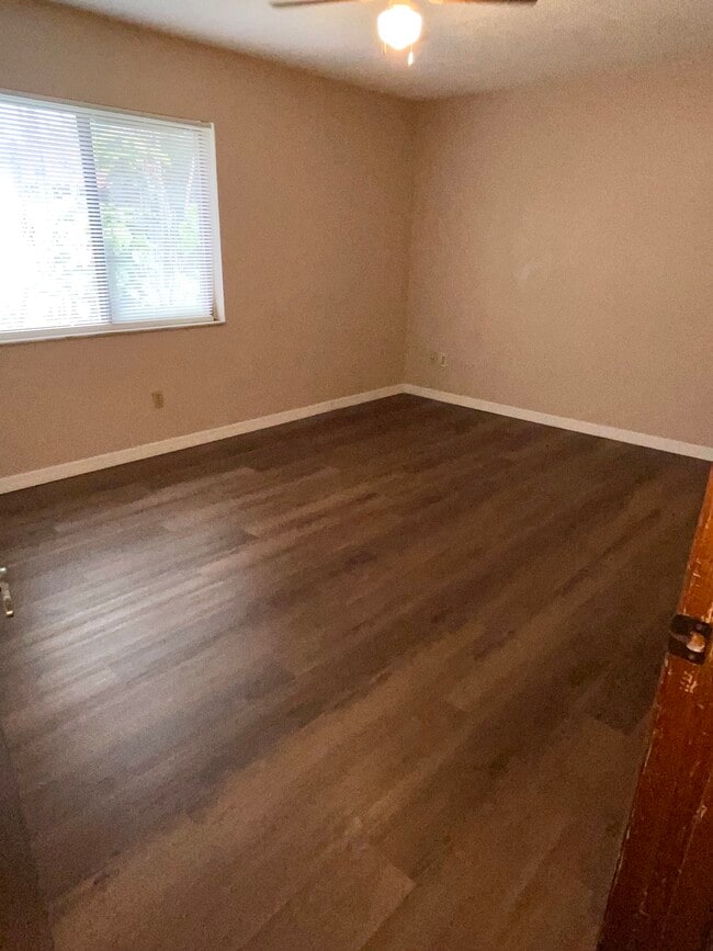 Photo - 2085 Oak Meadow Cir