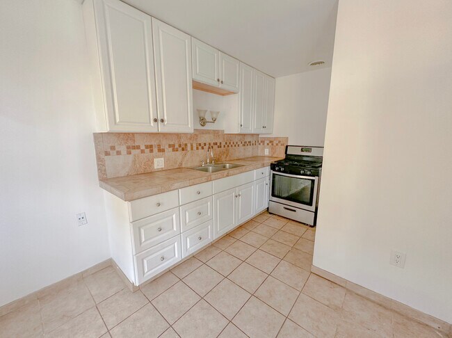 Photo - 14830 Chadron Ave