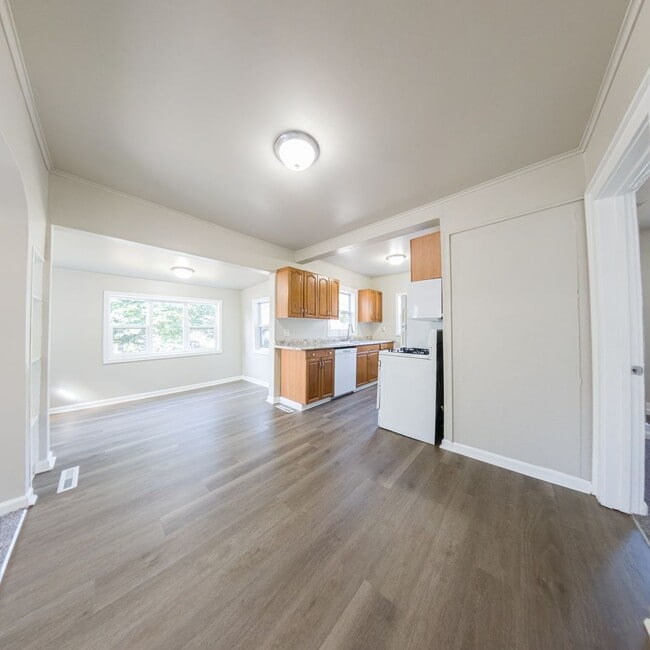 Photo - 3 Bedroom 1 Bathroom with Bonus Room