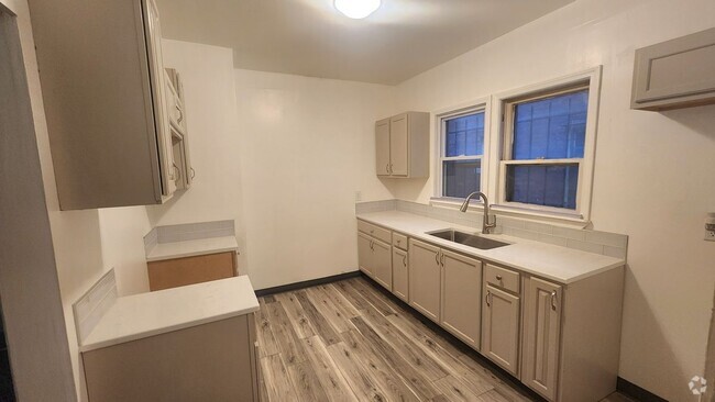 Building Photo - 2952 Sturtevant St Rental