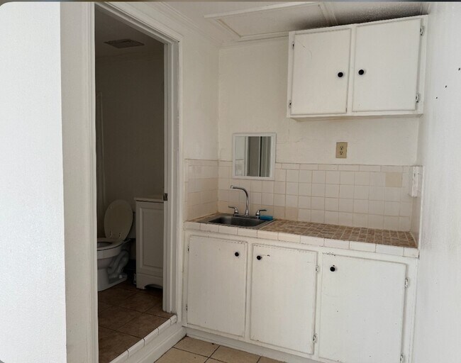 Photo - 370 E Bowie Ave Unit D