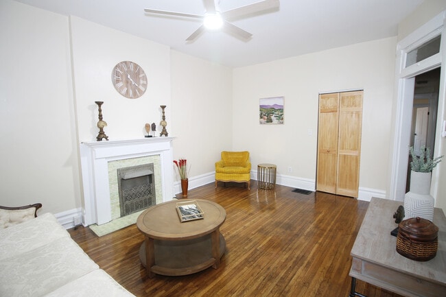 Living room - 1372 Neil Ave Unit 1