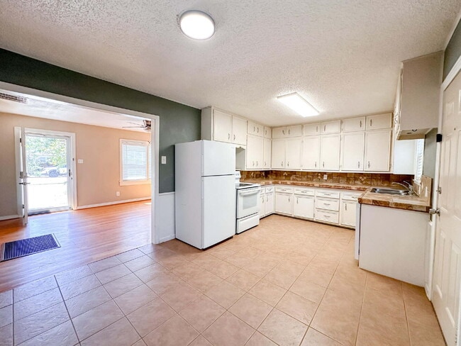 Photo - 2-bedroom, 1-bath home in Maxey Park!