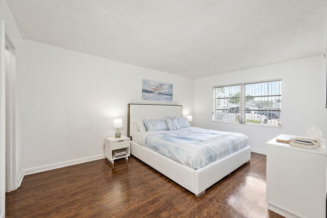 2/2 - Bedroom