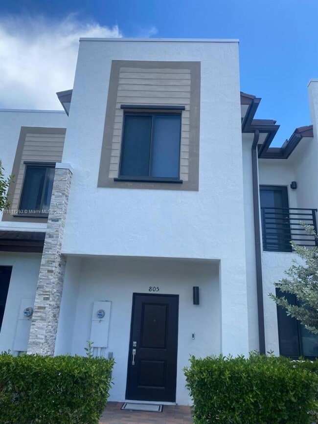 Photo - 805 NE 211th St