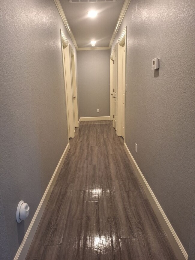 Photo - 3 bedroom Duplex with Move in special