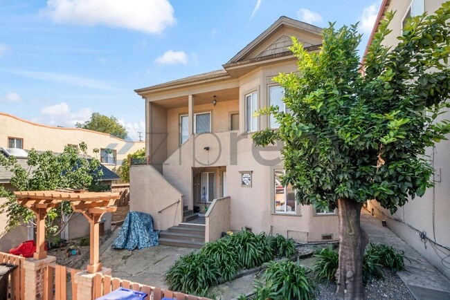 Photo - 1613 Pomona St