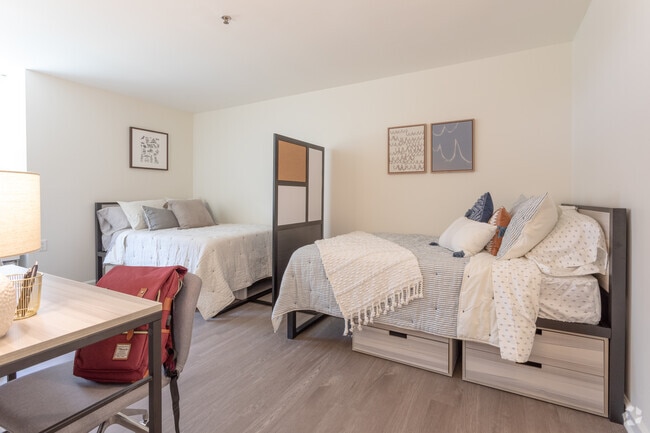2BR, 2BA - 926 SF