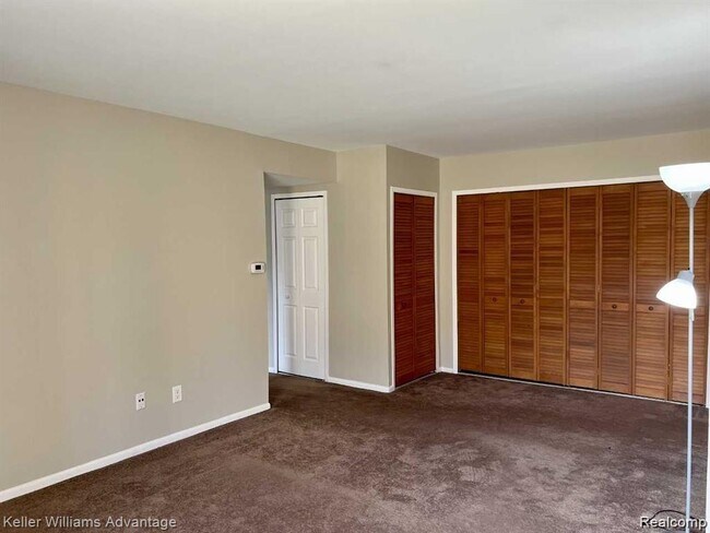 Photo - 30060 W 12 Mile Rd Unidad 85