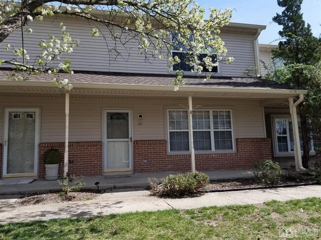 Photo - 121 Sassafras Ct