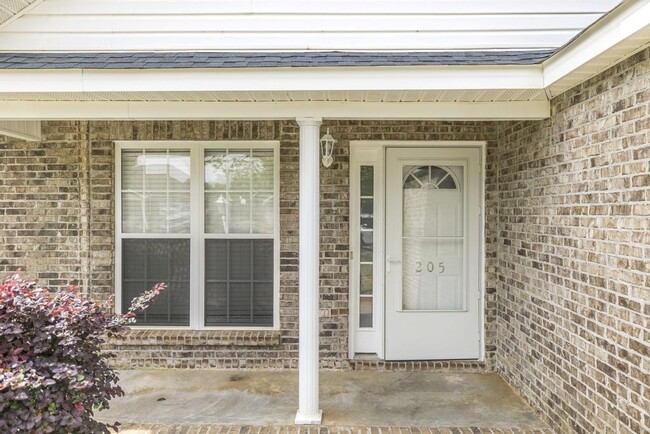 Photo - 205 Wembley Dr