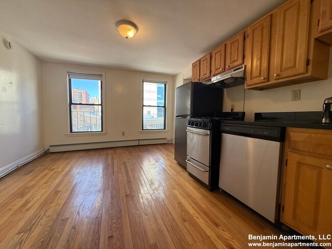 Building Photo - 232 Cambridge St Unit 7