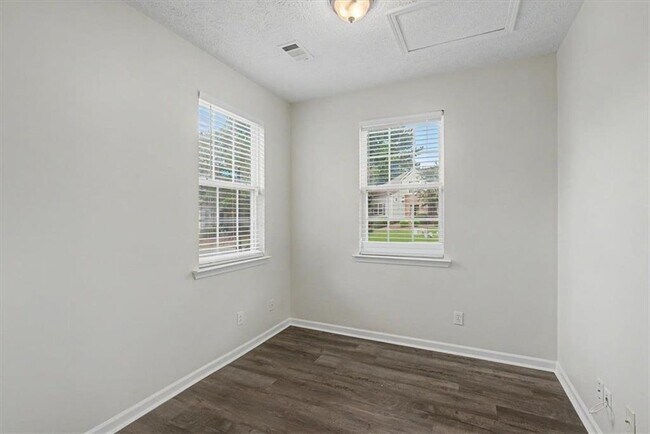 Photo - 980 Windcroft Cir NW