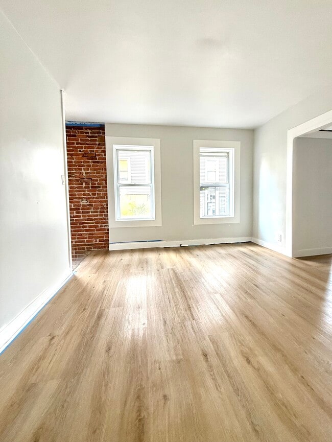 Building Photo - 189 Daly Ave Unit First Floor - 3 BR