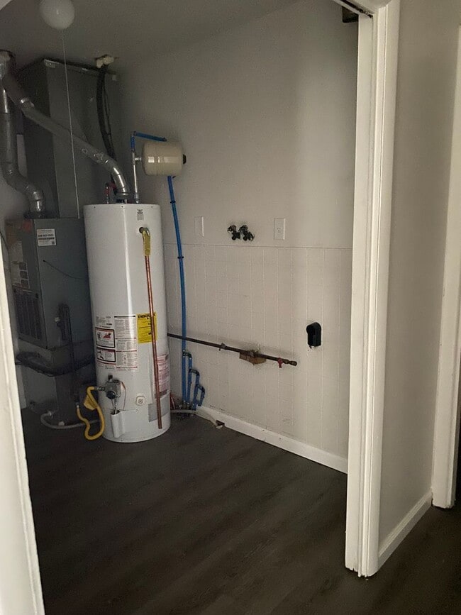 Photo - LIMITED TIME**NO APPLICATION FEE**1/2 OFF DEPOSIT**