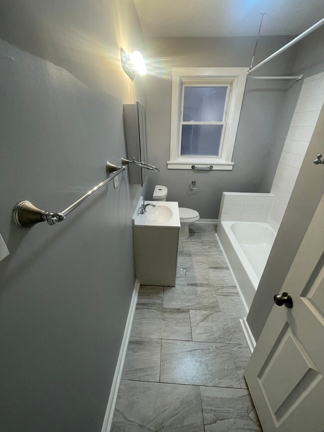 Photo - 2118 E 68th St Unidad 1
