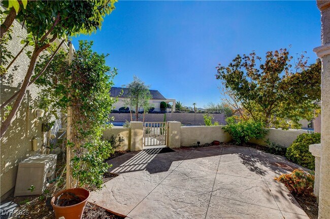 Photo - 2682 Grand Forks Rd