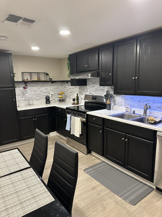 Photo - 1983 E Don Carlos Ave Unidad Cozy