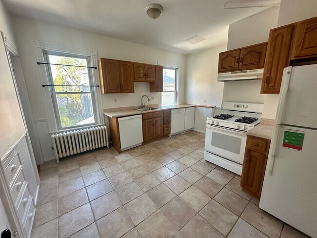 SPACIOUS OAK SQUARE 3 BED! NO BROKER FEE! - SPACIOUS OAK SQUARE 3 BED! NO BROKER FEE!