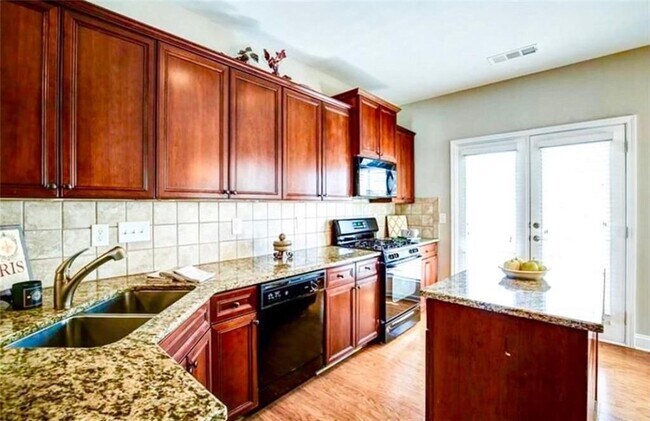 Photo - 217 16th St NW