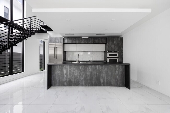 Photo - 2516 NE 21st St