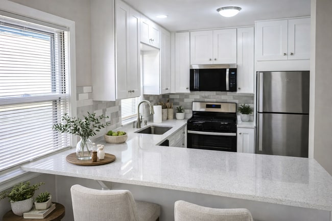 5916 W Montrose Ave Unidad 2 Bed, 1 Bath