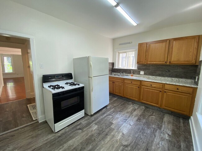 Photo - 198-200 Westwood Ave Akron, OH 44302 MFH2 ... Unit 198