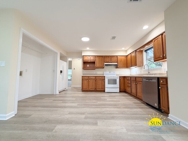 Photo - 3 Bedroom Home in sought-after Poquito Bayou with Boat Ramp Access!