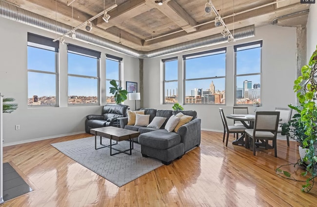 Building Photo - 2107 Grand Blvd Unit 1005