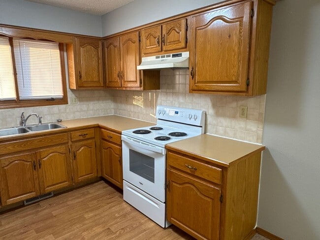 Photo - 2 Bedroom 2 Bathroom Duplex in Southwest Springfield! $995! Kickapoo School District!