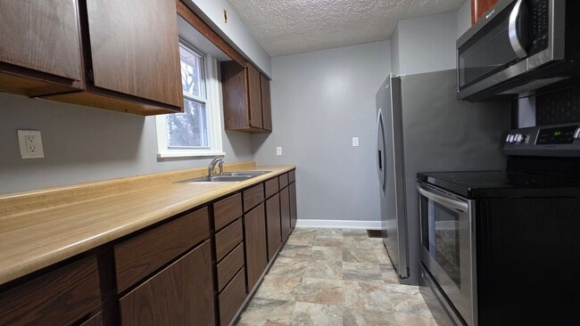 Photo - 530 Fleming Rd