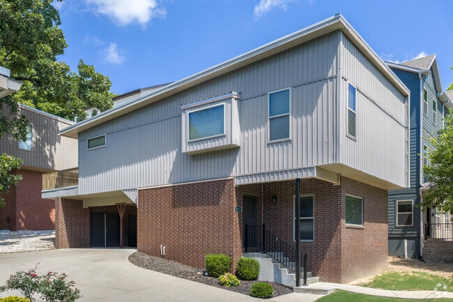 Oakland Properties (3bed/3.5bath)