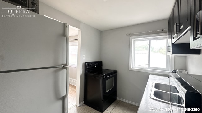 Photo - 574 Adelaide St N