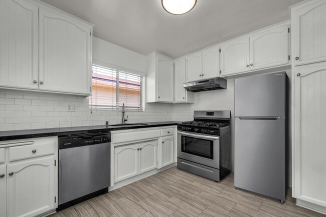 Photo - 248 N Rexford Dr Unit #4
