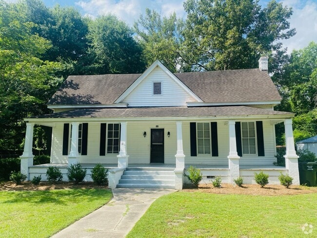 Building Photo - Spacious 3 Bedroom 2 Bath Home in Pittsview!