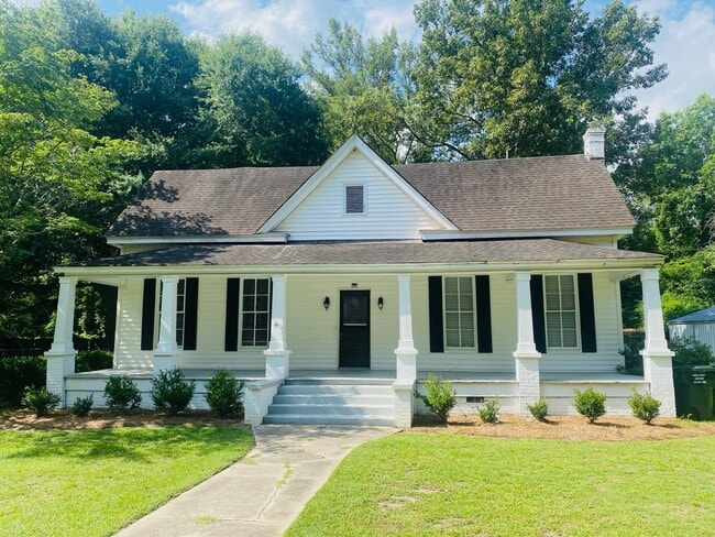 Building Photo - Spacious 3 Bedroom 2 Bath Home in Pittsview!