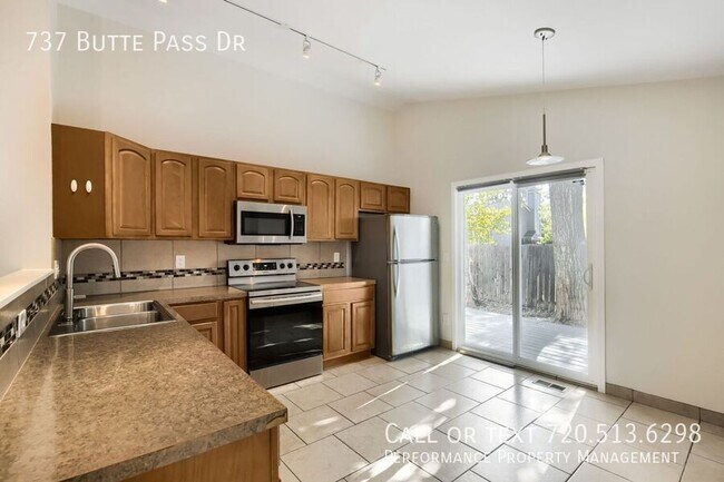 Photo - 737 Butte Pass Dr