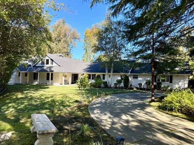 Photo - Gorgeous 5 bedroom, 4.5 bath, Westside Dan...