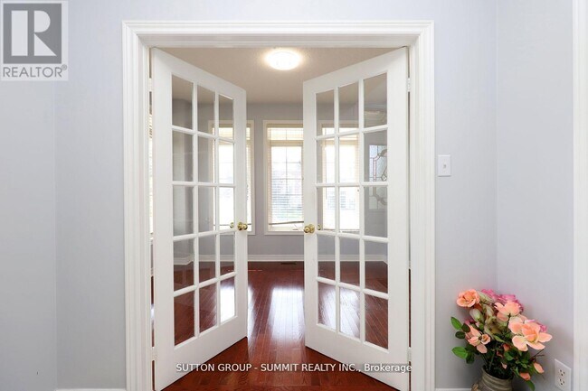 Photo - 1087 Abbott St