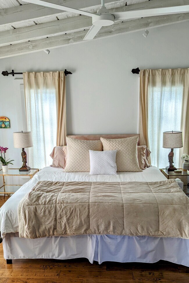 Photo - 1294 Silverado St