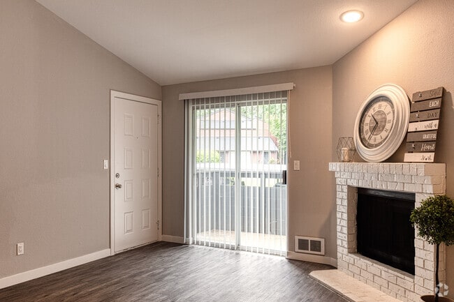 1BR, 1BA - 644 SF