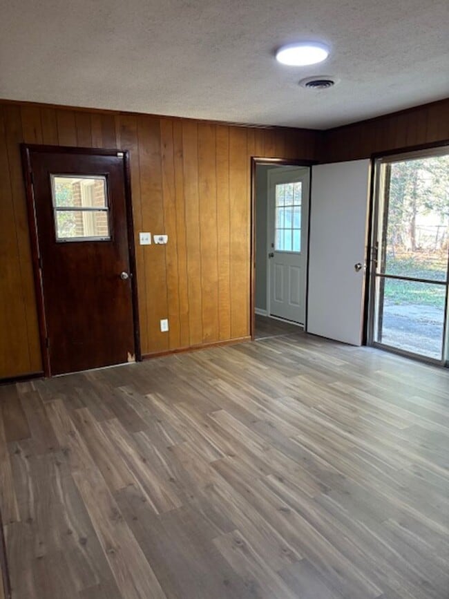 Photo - Renovated 3 Bedroom 1 Bath Home for Rent!