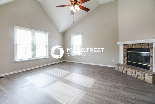 3 Bedroom Pet-Friendly Home in Kearney, MO with Main Street Renewal