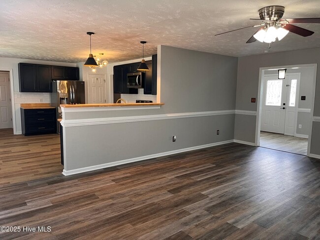Photo - 204 S River Dr