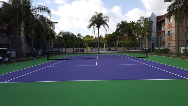 Photo - 18850 NW 57th Ave Unidad 206