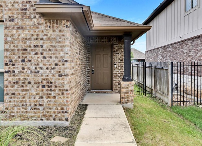 Photo - 145 Pine Island Ln