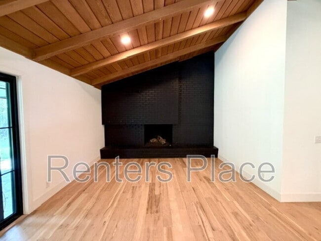 Photo - 2616 E 58th St