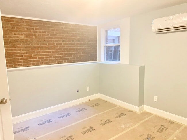 Photo - 176 Kelton St