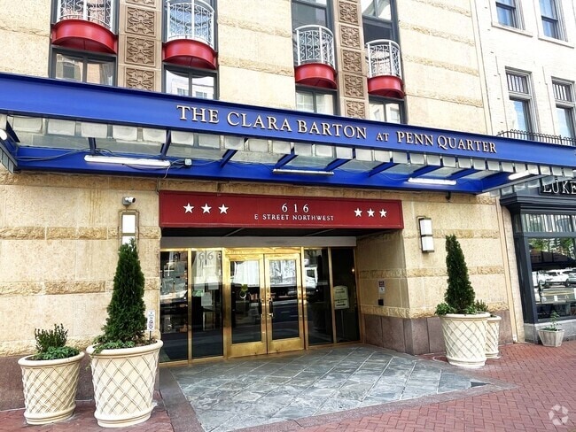 Building Photo - Luxurious living in Penn Quarter Rental